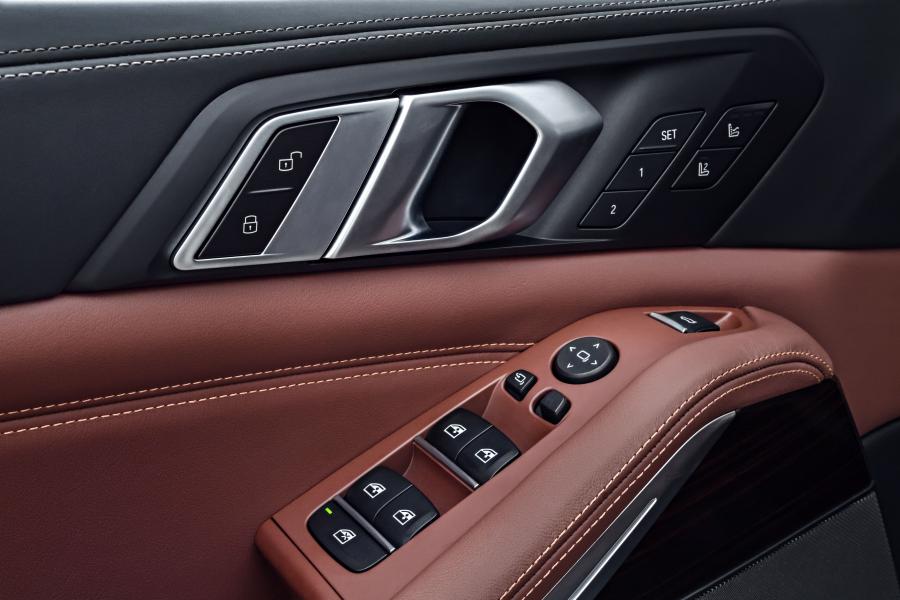 Детали интерьера BMW X5 xDrive30d M Sport (G05) 2018 года  (WW) (фото 43 из 75)